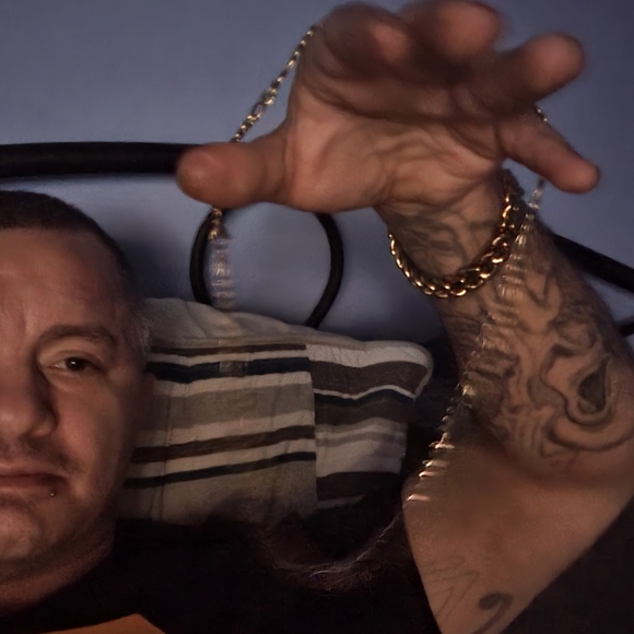 A gold plated/colored chain. - Picture 2 of 3